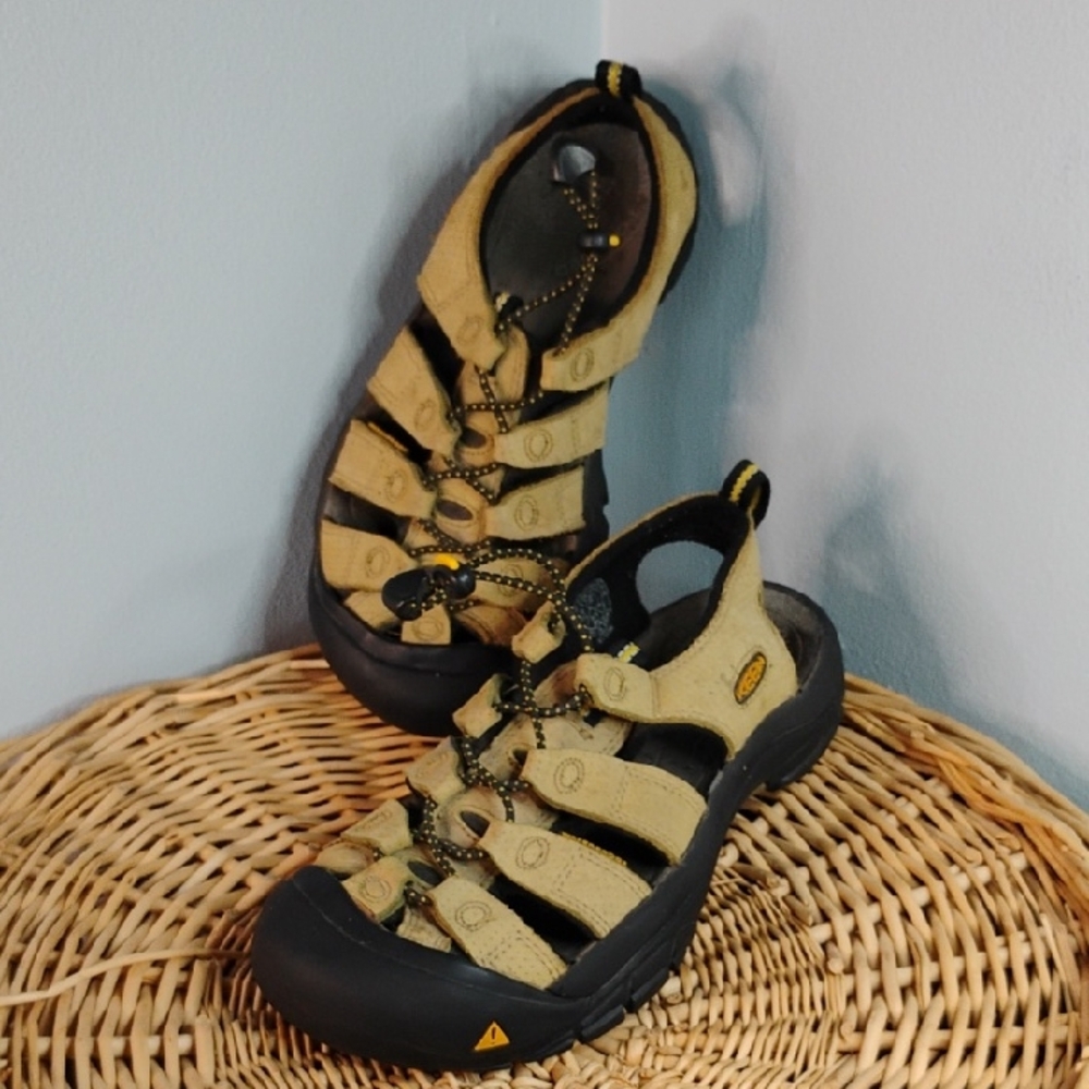 KEEN Newport H2 Women's Size 7.5 Sandals Outdoor Hiking Trail Tan & Black Sporty